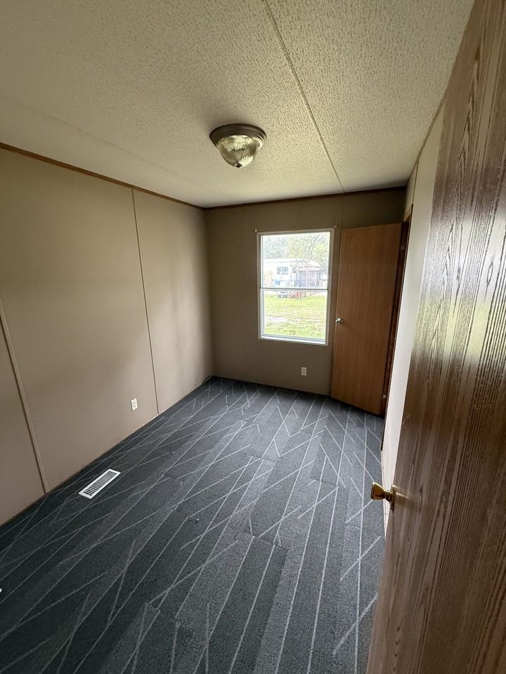 475 Petty St #475 - Photo 3 of 7