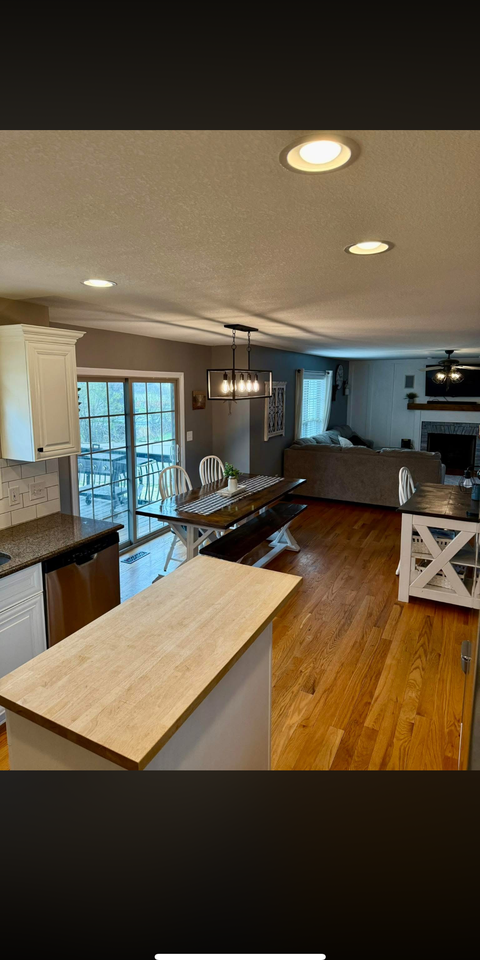 812 Carousel Ct - Photo 3 of 20