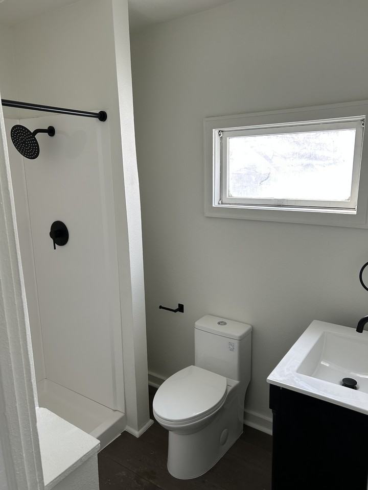 232 Ferris St #2 - Photo 5 of 5