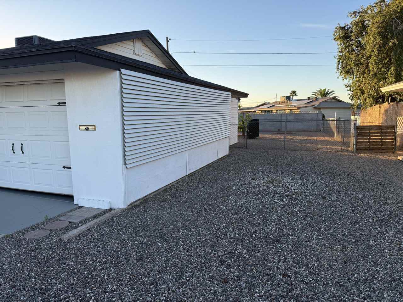 10607 W El Rancho Dr - Photo 4 of 23