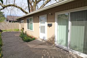 featured image of 727 727 - 729 NE Church St.