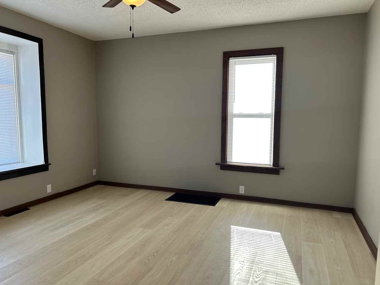 415 E 7th St #1 - Photo 5 of 25