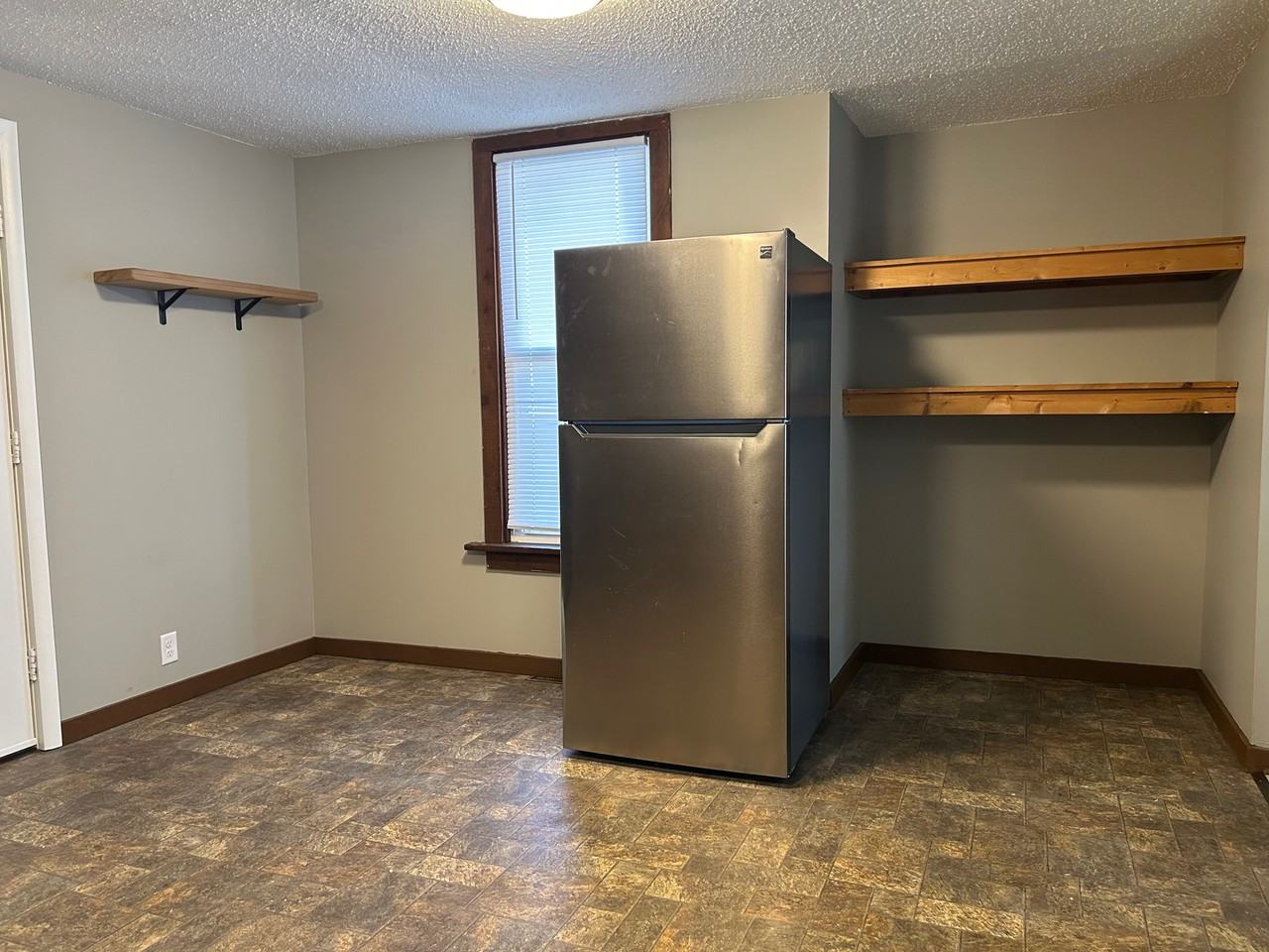 415 E 7th St #1 - Photo 7 of 25