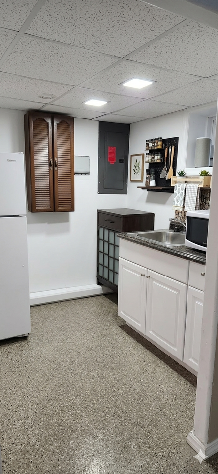 202 W 1st St - Photo 3 of 10