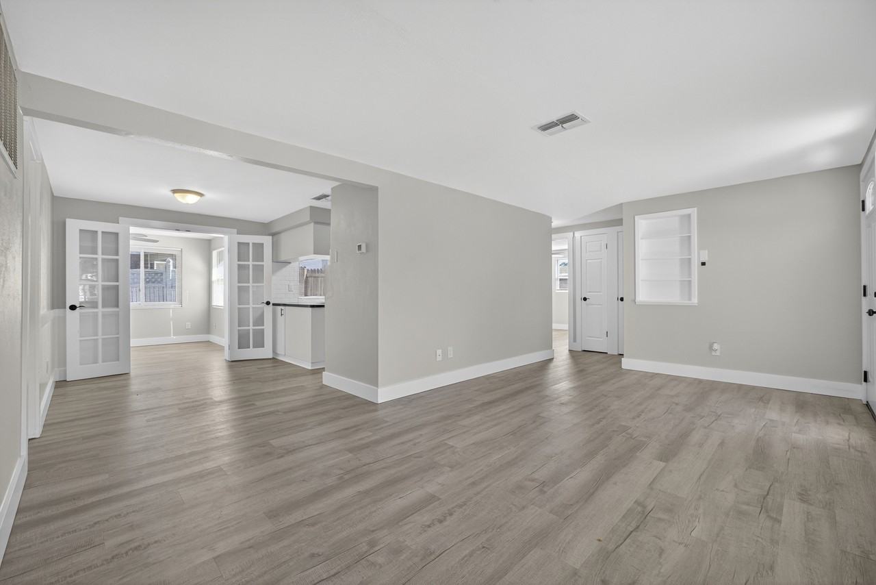 3624 Oakhurst Dr - Photo 4 of 20