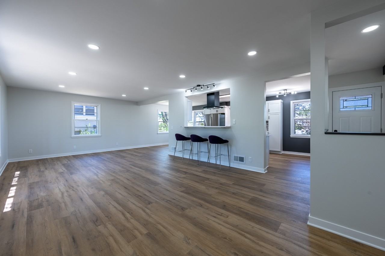 4670 Frederick St - Photo 4 of 19