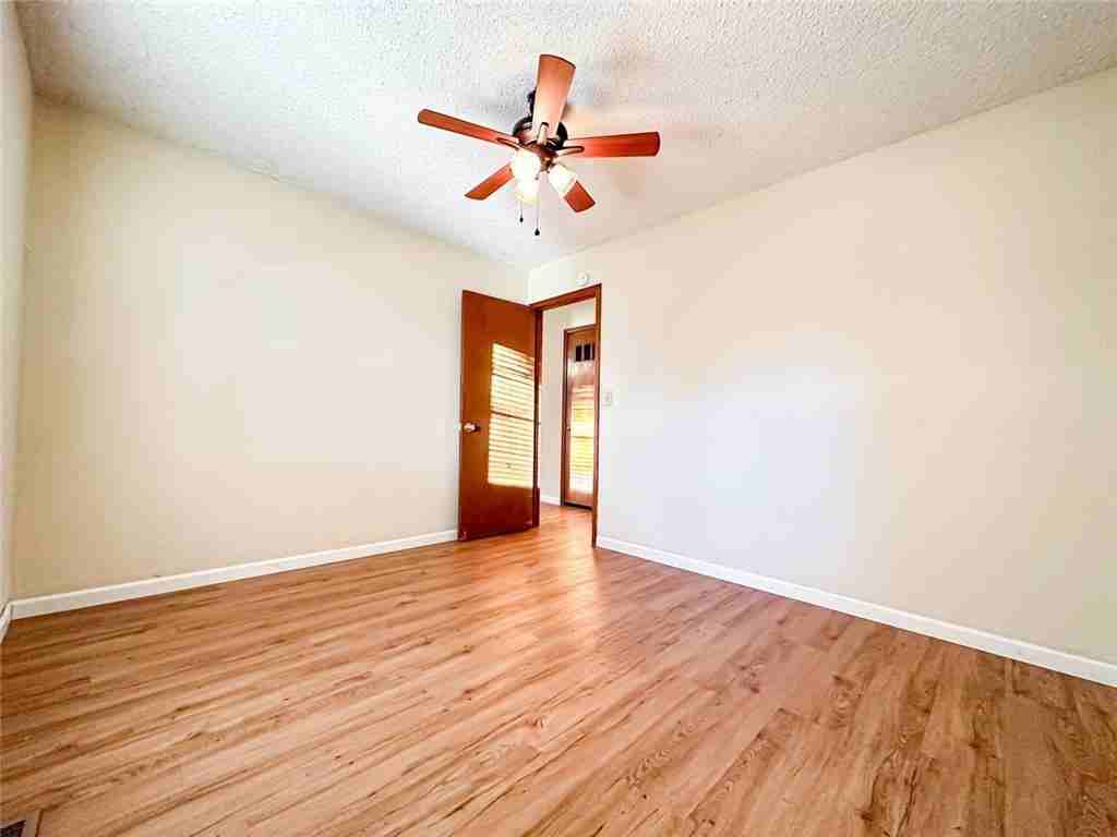 102 Brenda Ave - Photo 6 of 13