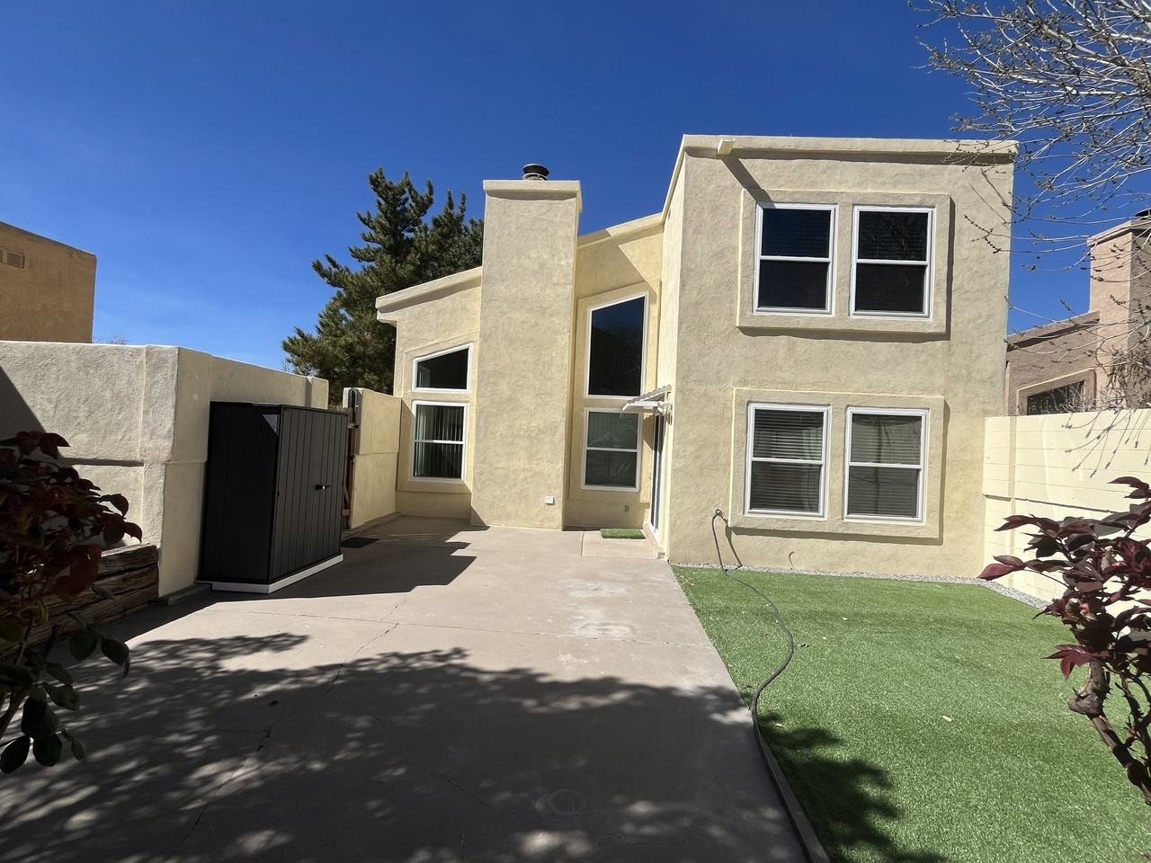 5204 Edwards Dr Ne - Photo 2 of 15