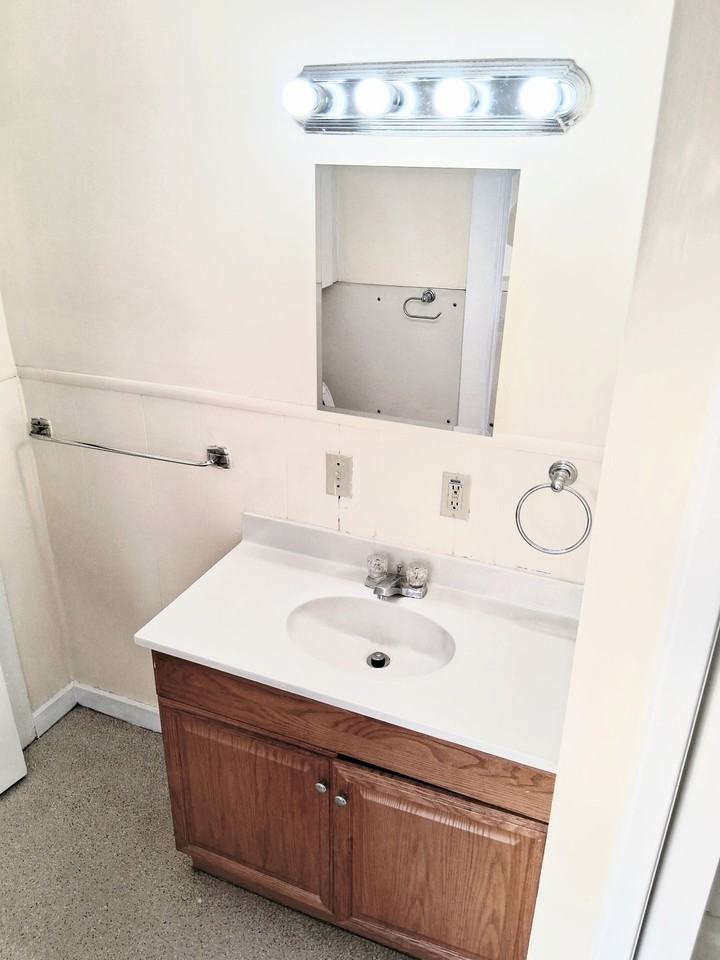 430 Court St #2 - Photo 7 of 14