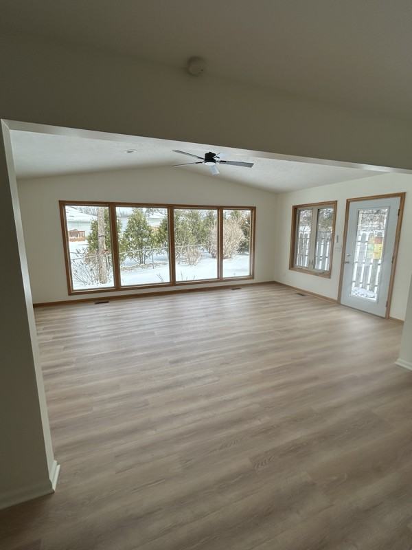 402 Elmwood Dr - Photo 2 of 7