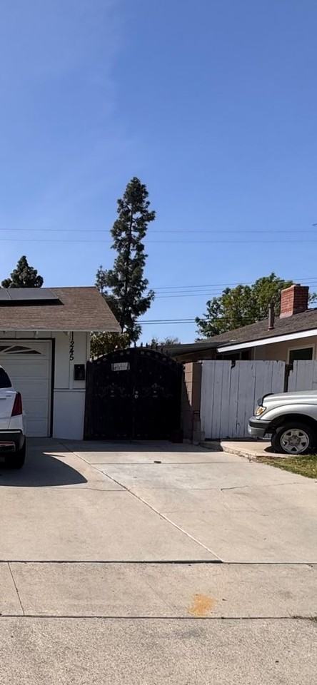 11245 Fulmer Dr - Photo 2 of 13