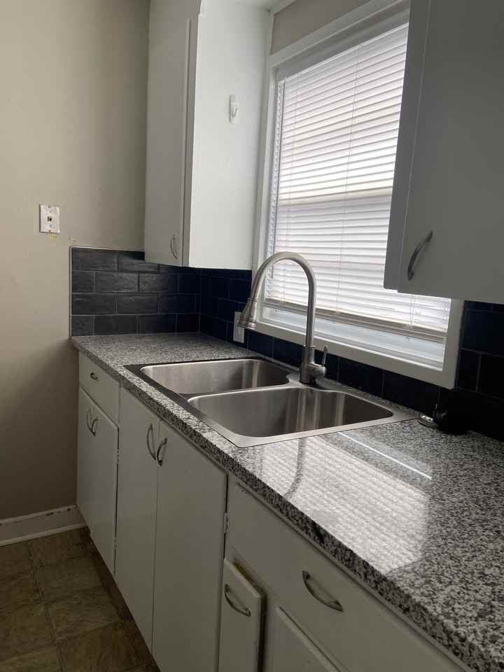 300 Cherry Hill DriveApt 5 #5 - Photo 3 of 20