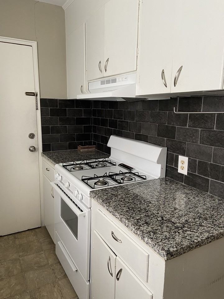 300 Cherry Hill DriveApt 5 #5 - Photo 4 of 20