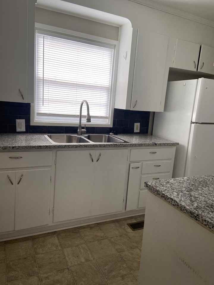 300 Cherry Hill DriveApt 5 #5 - Photo 5 of 20