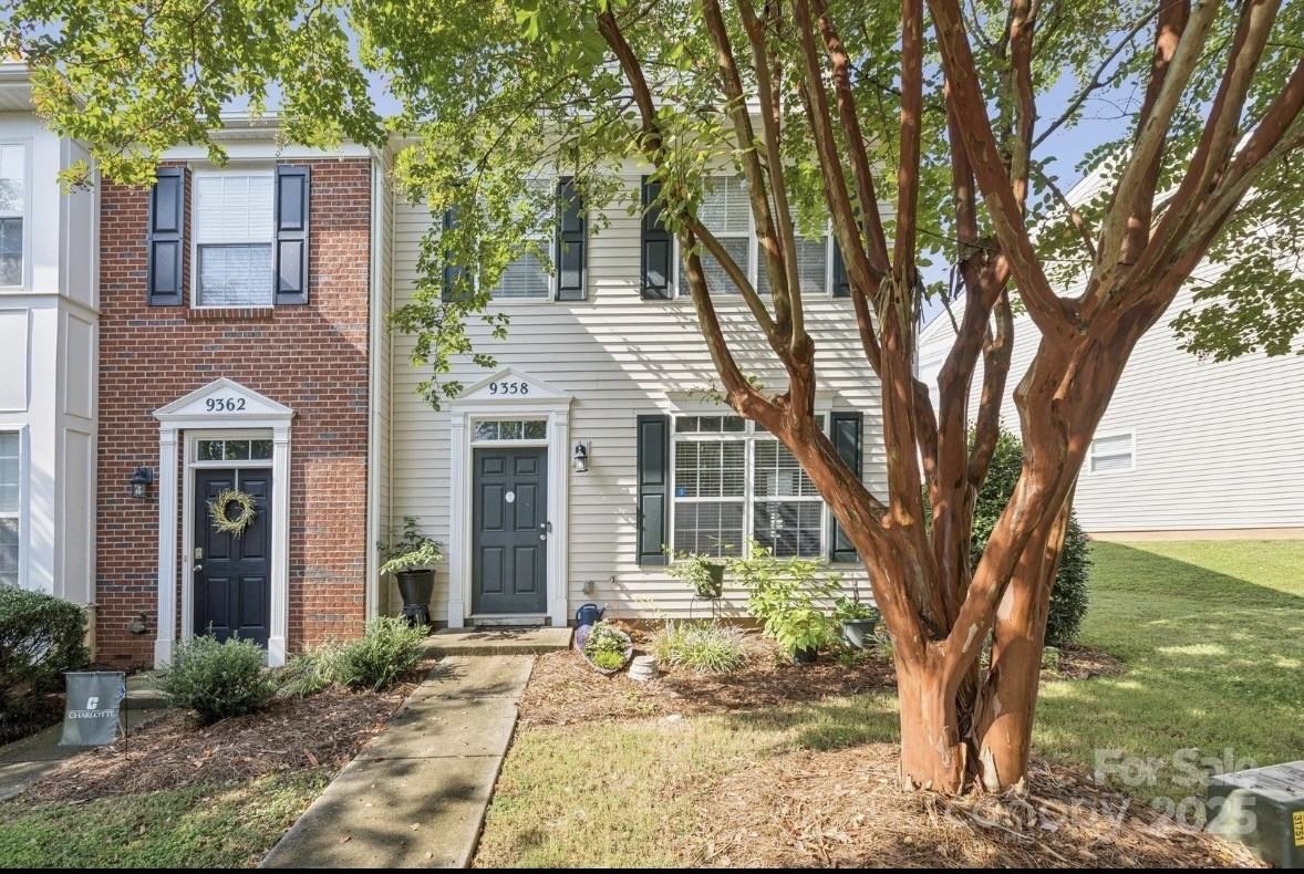 9358 Greenheather Dr - Photo 2 of 20