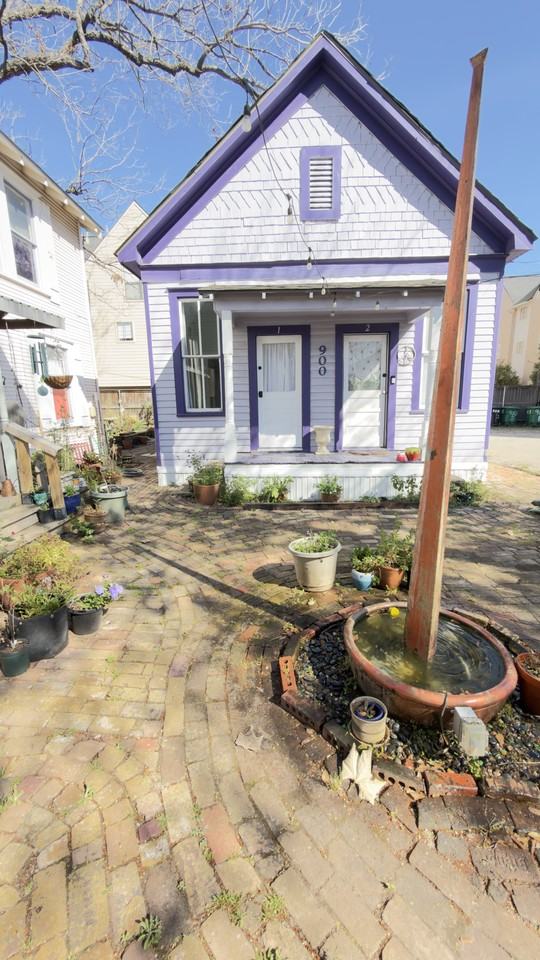 900 Sabine St - Photo 2 of 19