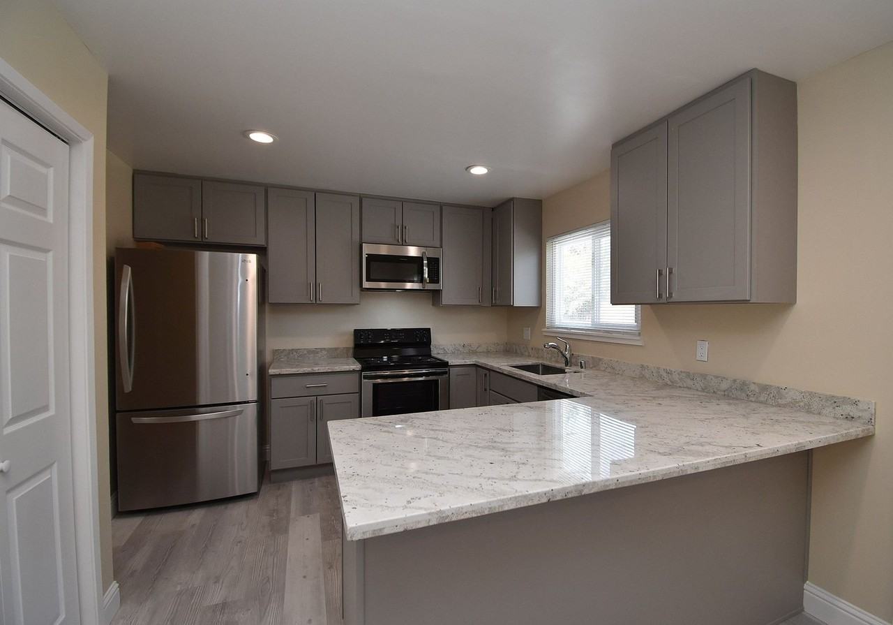 40232 Blanchard St - Photo 4 of 20