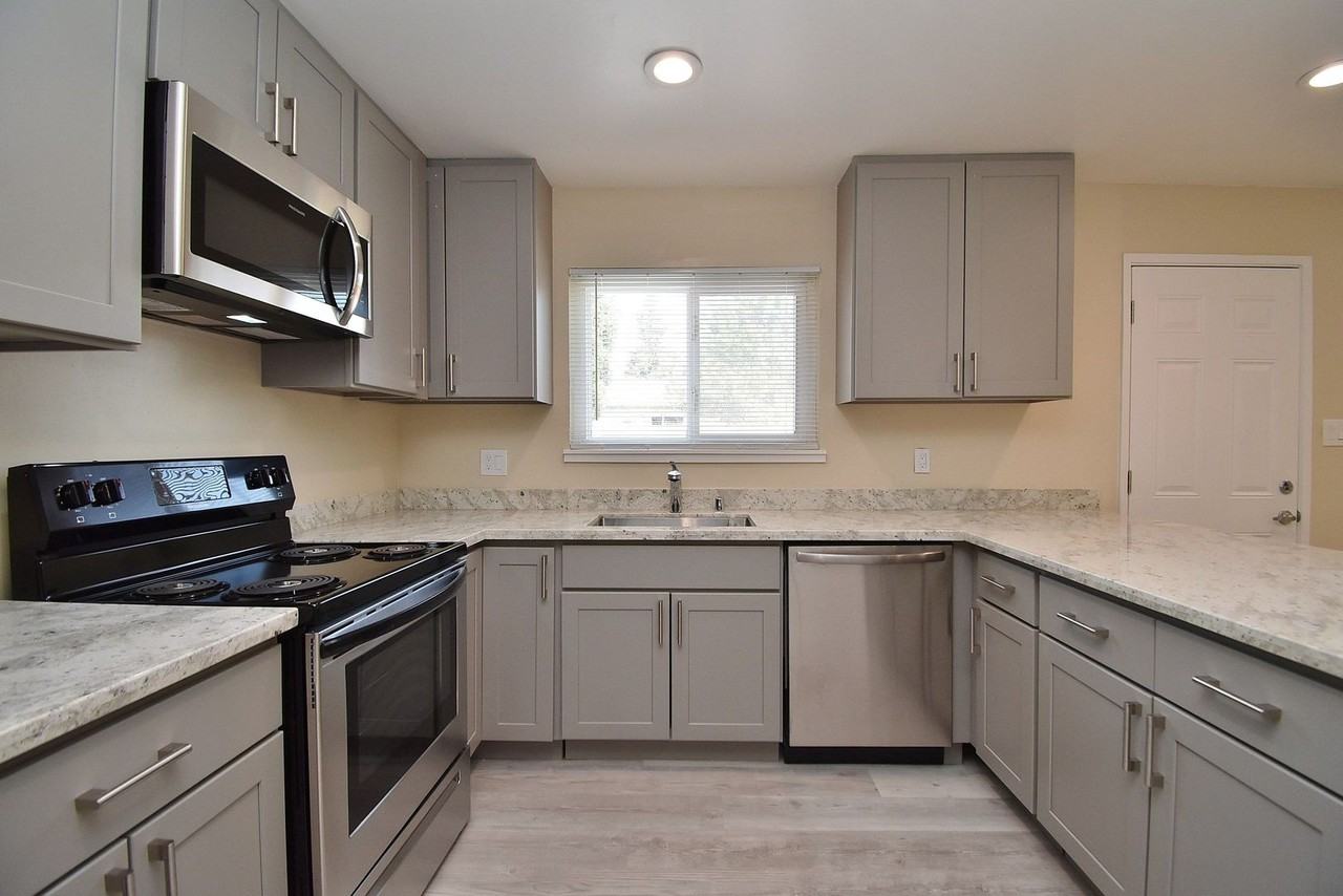 40232 Blanchard St - Photo 7 of 20