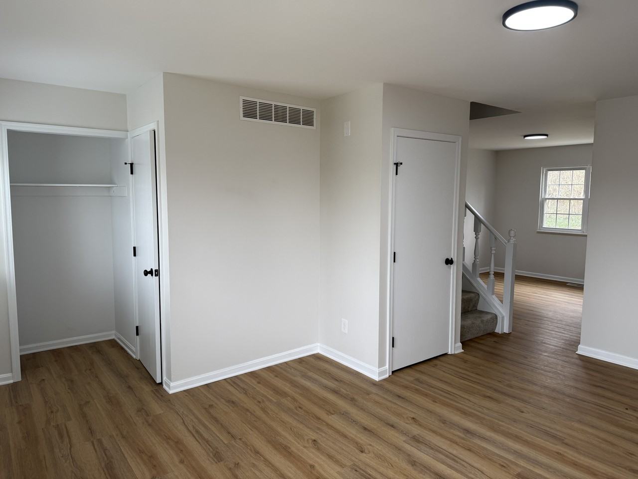 951 Villaview Ct - Photo 2 of 21