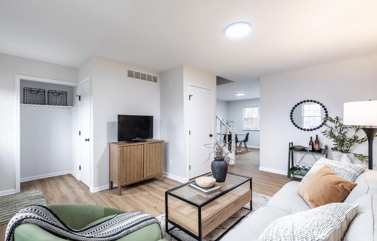 951 Villaview Ct - Photo 3 of 21