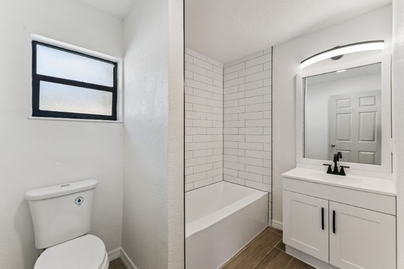 431 Sheldon St - Photo 3 of 20