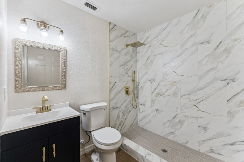 431 Sheldon St - Photo 4 of 20