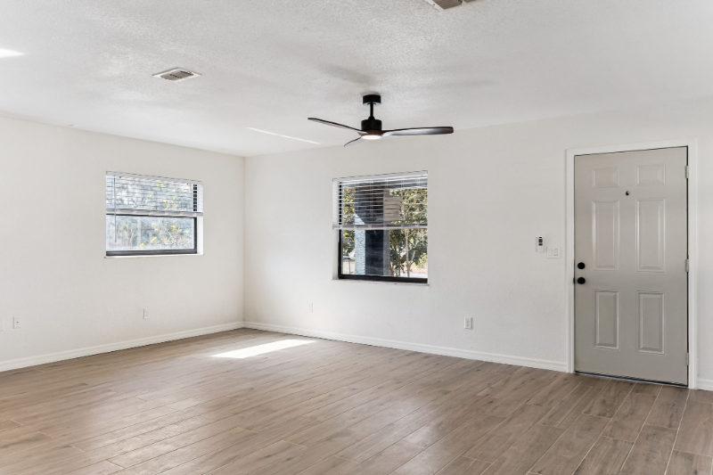 431 Sheldon St - Photo 6 of 20