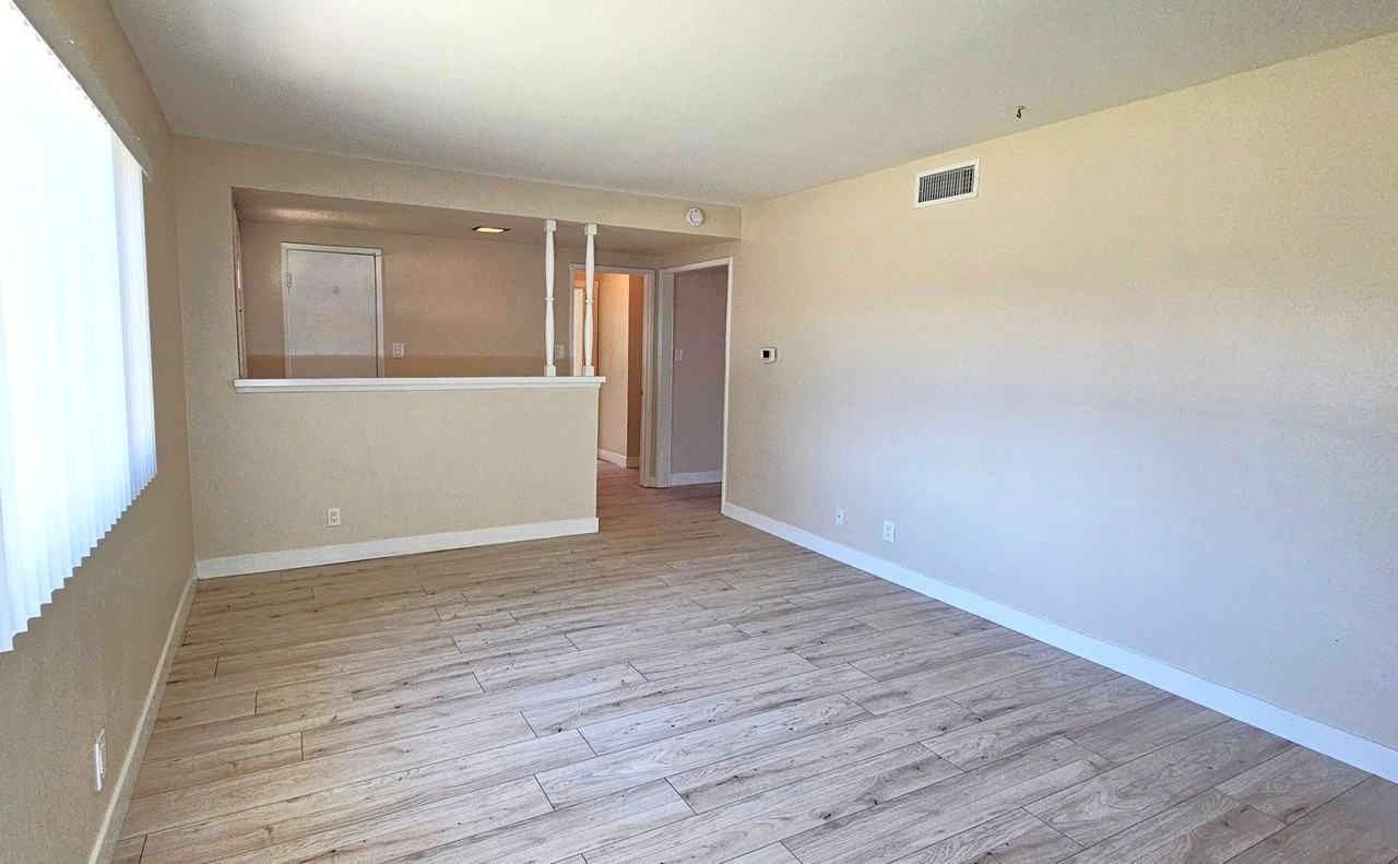 623 N Rimhurst Ave - Photo 3 of 23