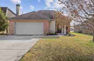 300 Overbrook Dr - Photo 1 of 1