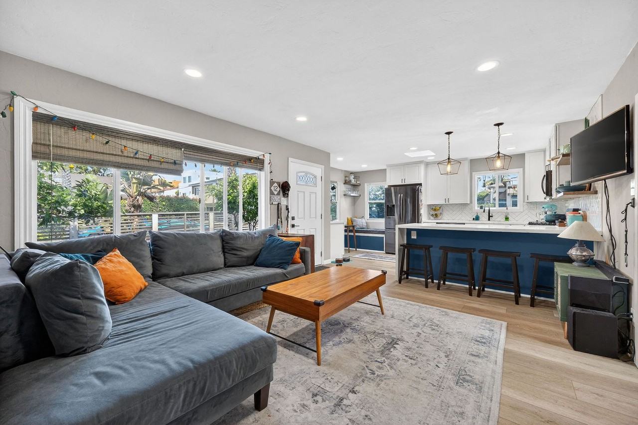 1467 Sunset Cliffs Blvd - Photo 4 of 19