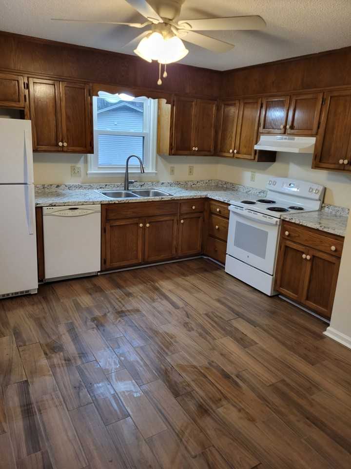 1860 Lowe St - Photo 5 of 16