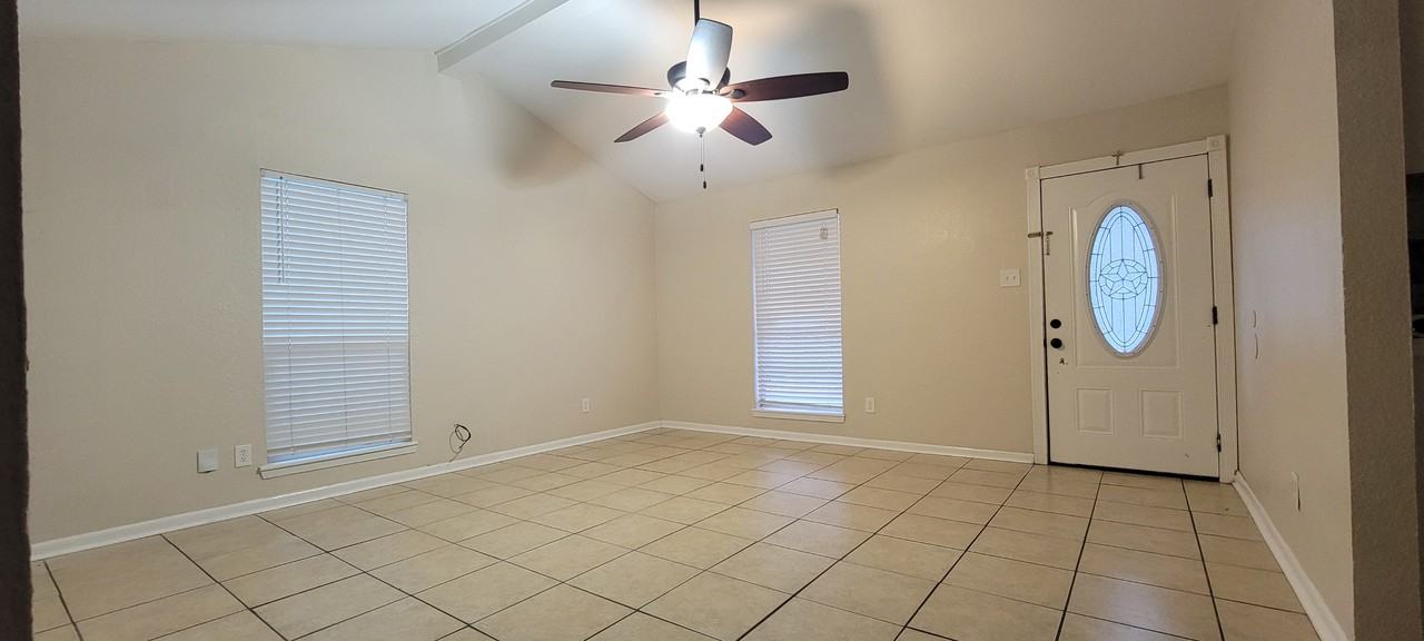 5244 Larcade Dr - Photo 4 of 32