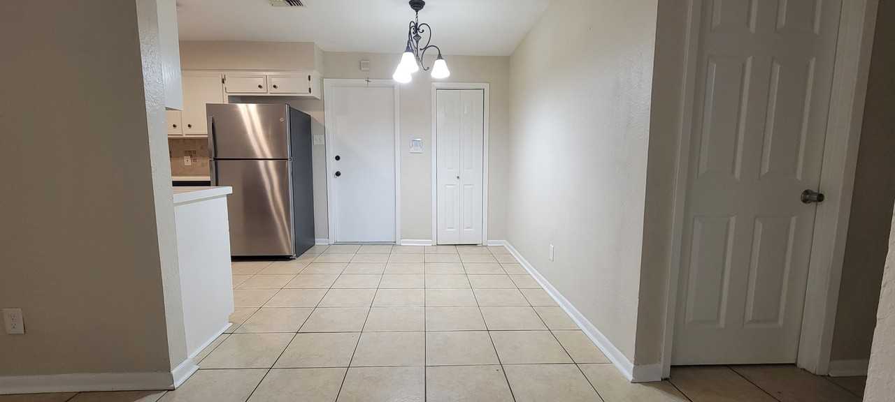 5244 Larcade Dr - Photo 6 of 32