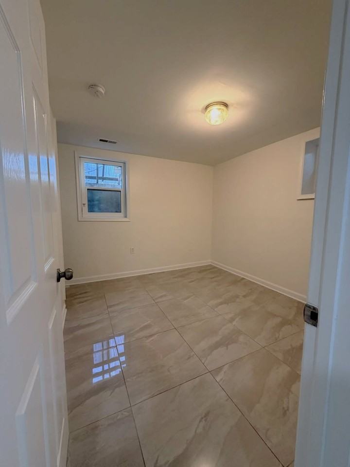 2012 Henry Rd #D - Photo 6 of 7