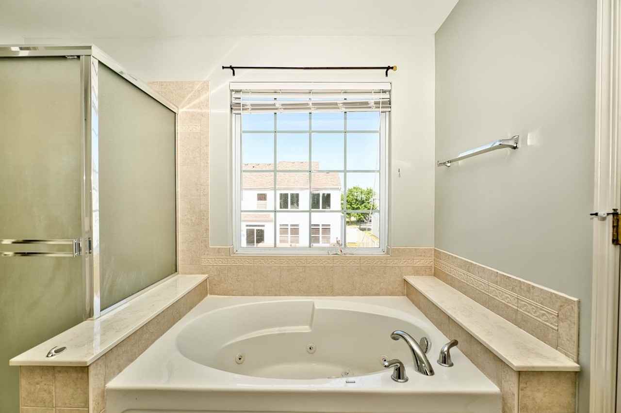 447 Cardinal Ln - Photo 5 of 20