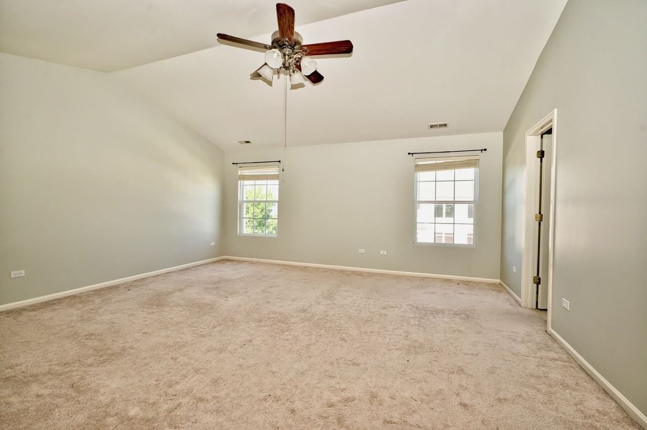 447 Cardinal Ln - Photo 6 of 20