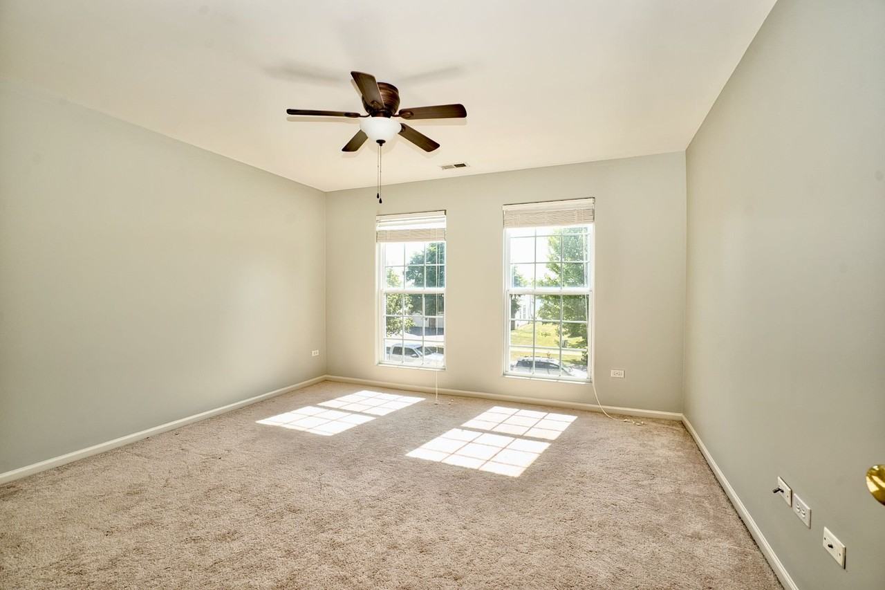 447 Cardinal Ln - Photo 7 of 20