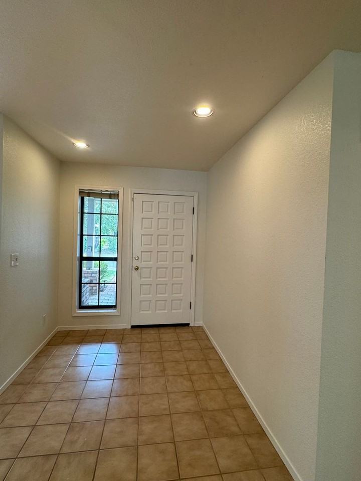 2923 Avila Bay Pl - Photo 2 of 31