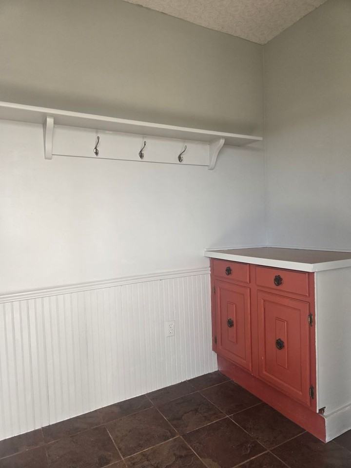 69 Pine St - Photo 4 of 19