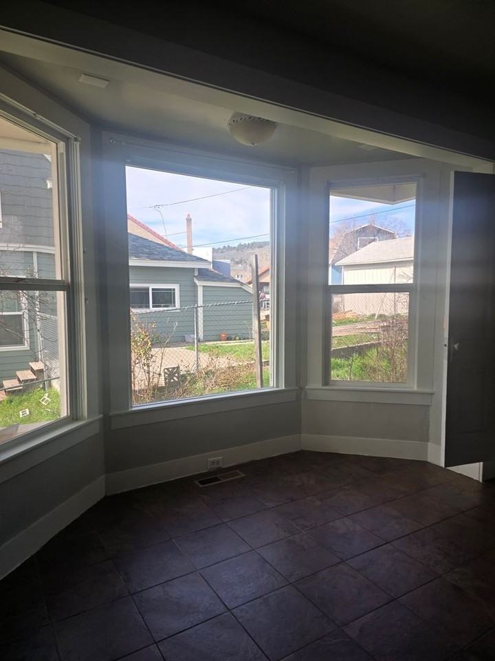 69 Pine St - Photo 5 of 19