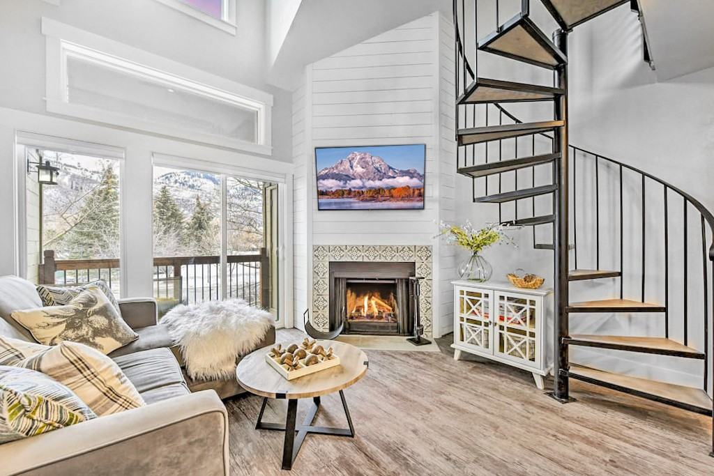 1530 Empire Ave #304 - Photo 2 of 16