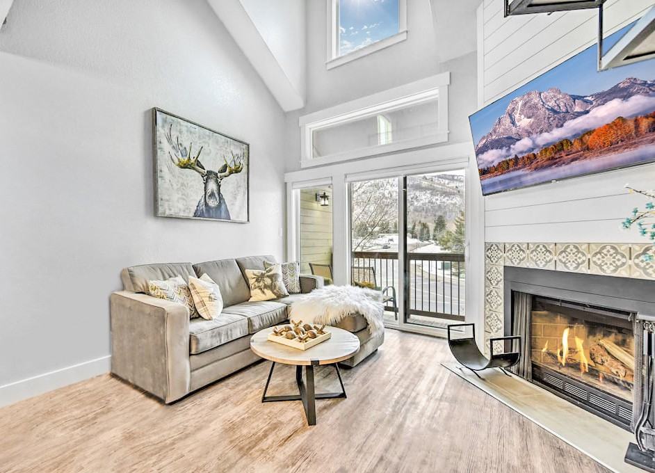 1530 Empire Ave #304 - Photo 3 of 16