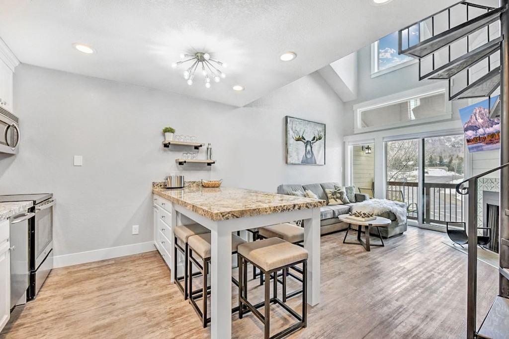 1530 Empire Ave #304 - Photo 4 of 16