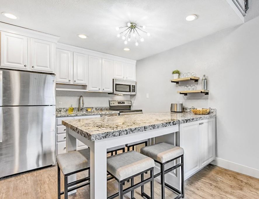 1530 Empire Ave #304 - Photo 5 of 16