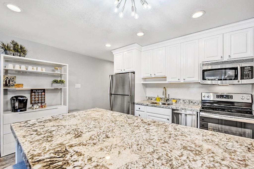 1530 Empire Ave #304 - Photo 7 of 16