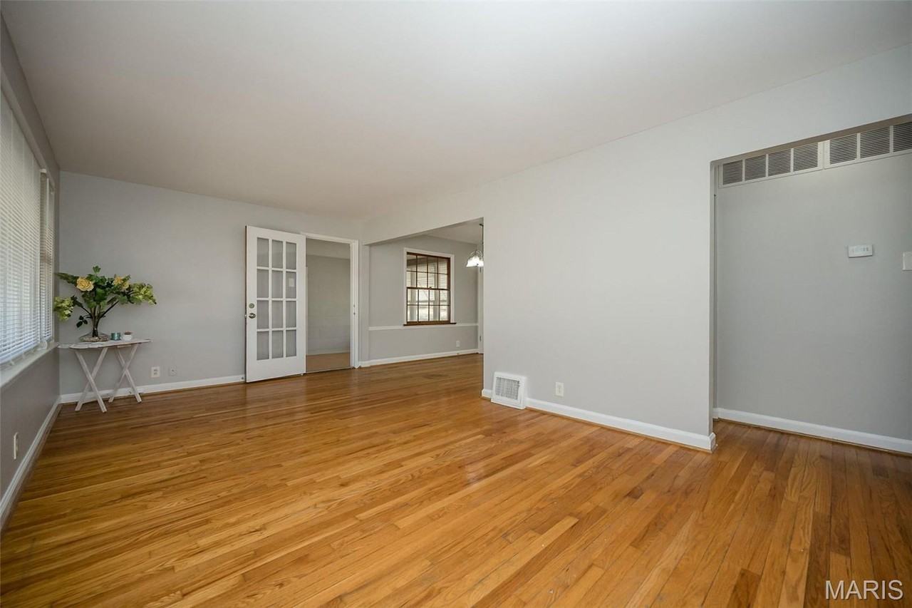 10217 Cabot Dr - Photo 2 of 15