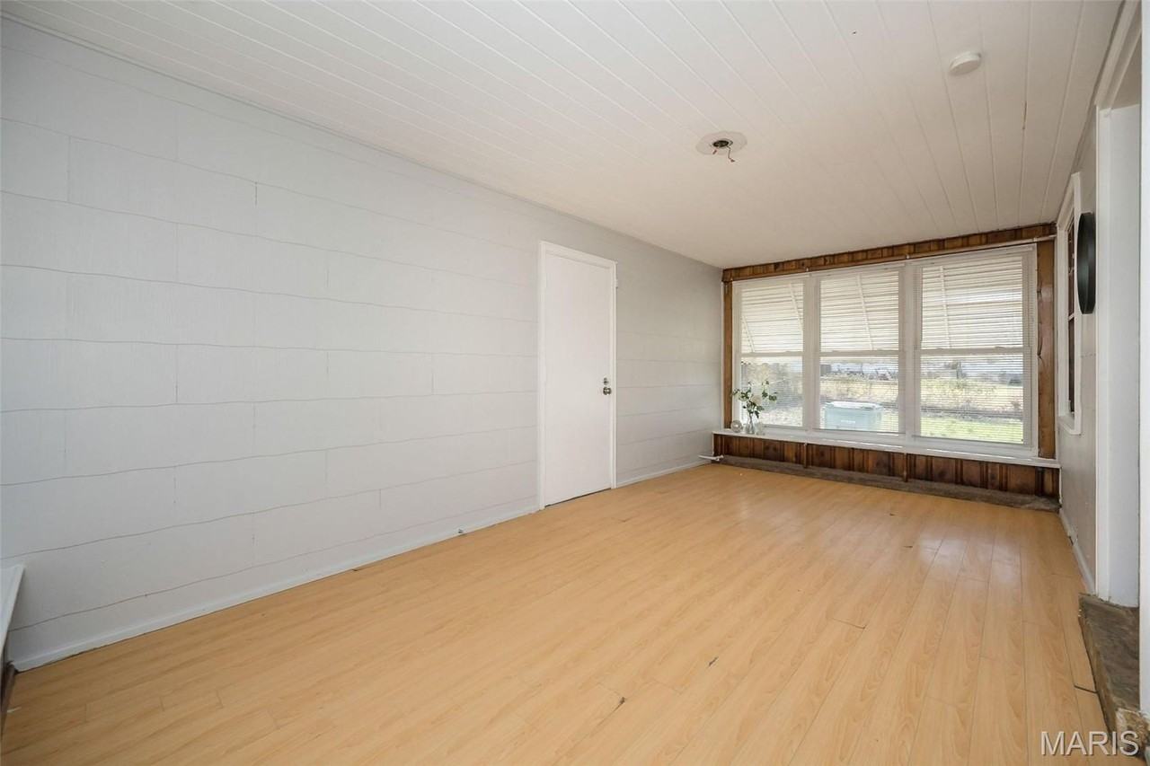 10217 Cabot Dr - Photo 5 of 15