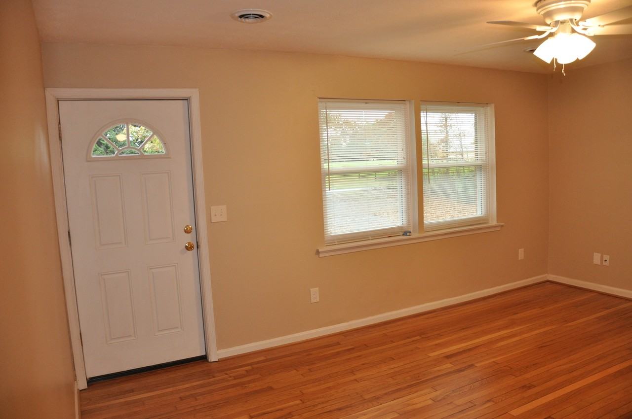 2703 Indian Run Rd - Photo 5 of 30