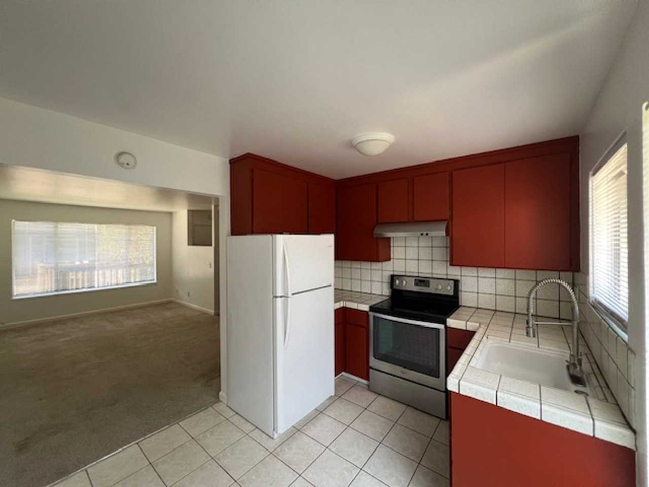 643 N 3rd St #4 - Photo 2 of 7