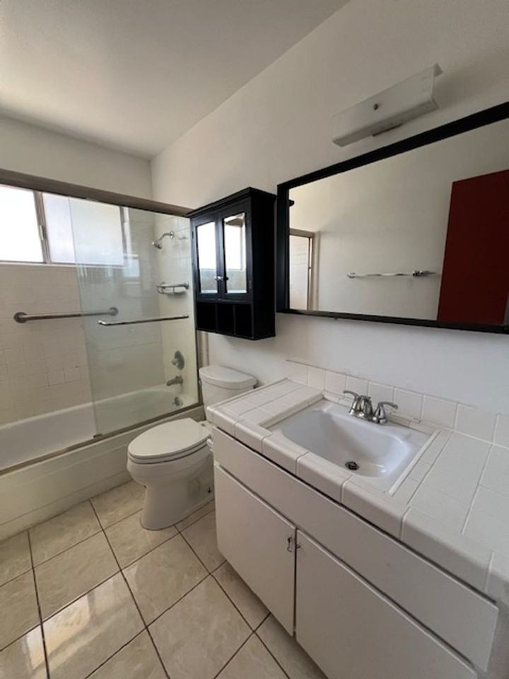 643 N 3rd St #4 - Photo 4 of 7